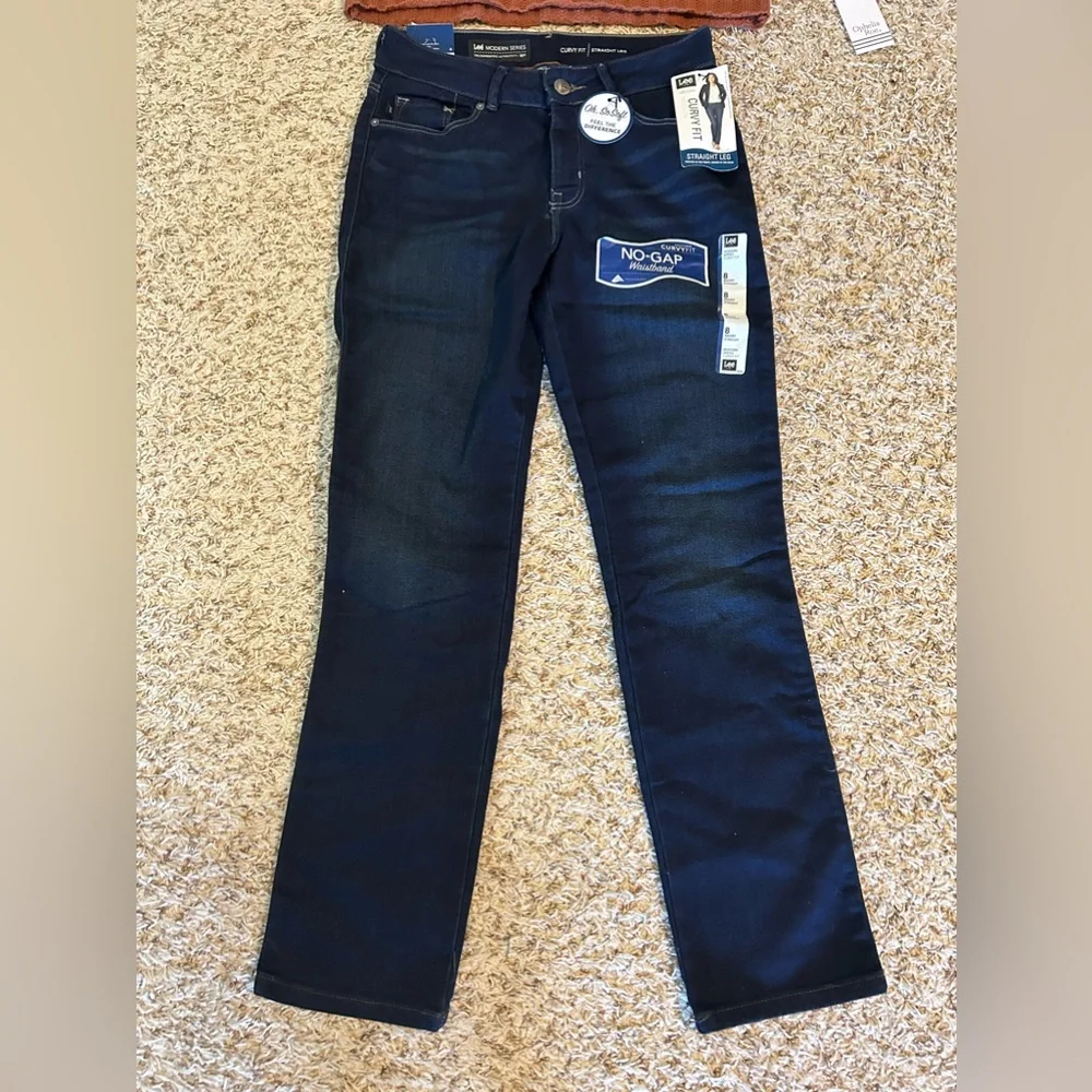 Women’s sweater & Lee curved fit jeans - Picture 4 of 5